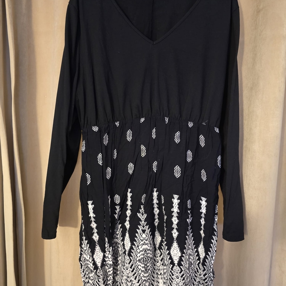 NWOT Shein Curve V Neck Black And Ethnic Print Dress 4X